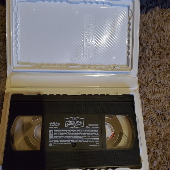 🛍The Hunchback of Notre Dame VHS Walt Disney Masterpiece Collection - Picture 7 of 9